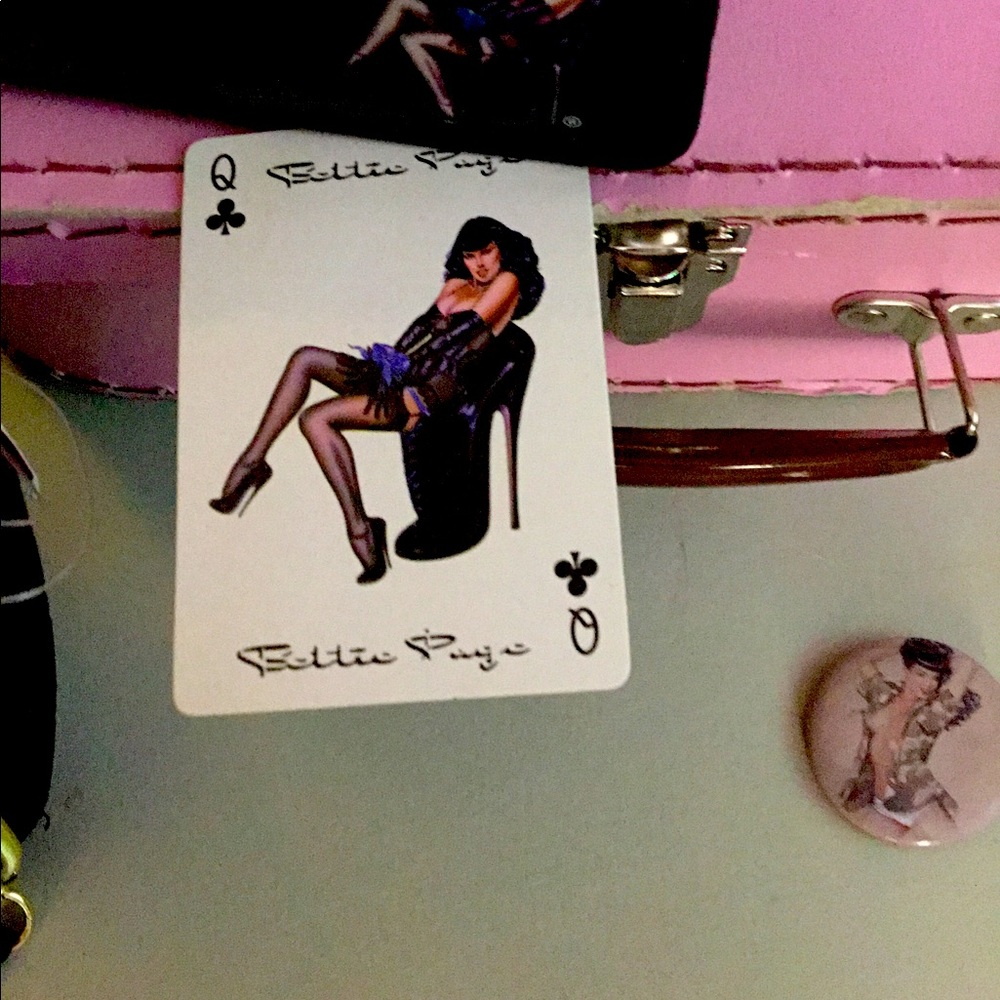 Bettie Page So Fun to Sensual pin-up Pix $$